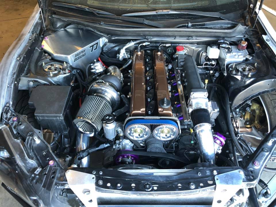 1JZ engine and surrounding supporting components