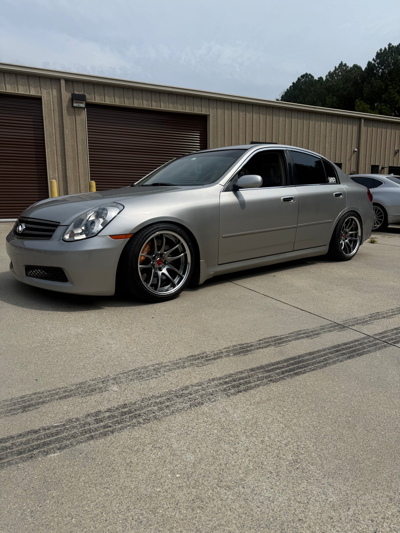 Infiniti G35 sedan outdoors