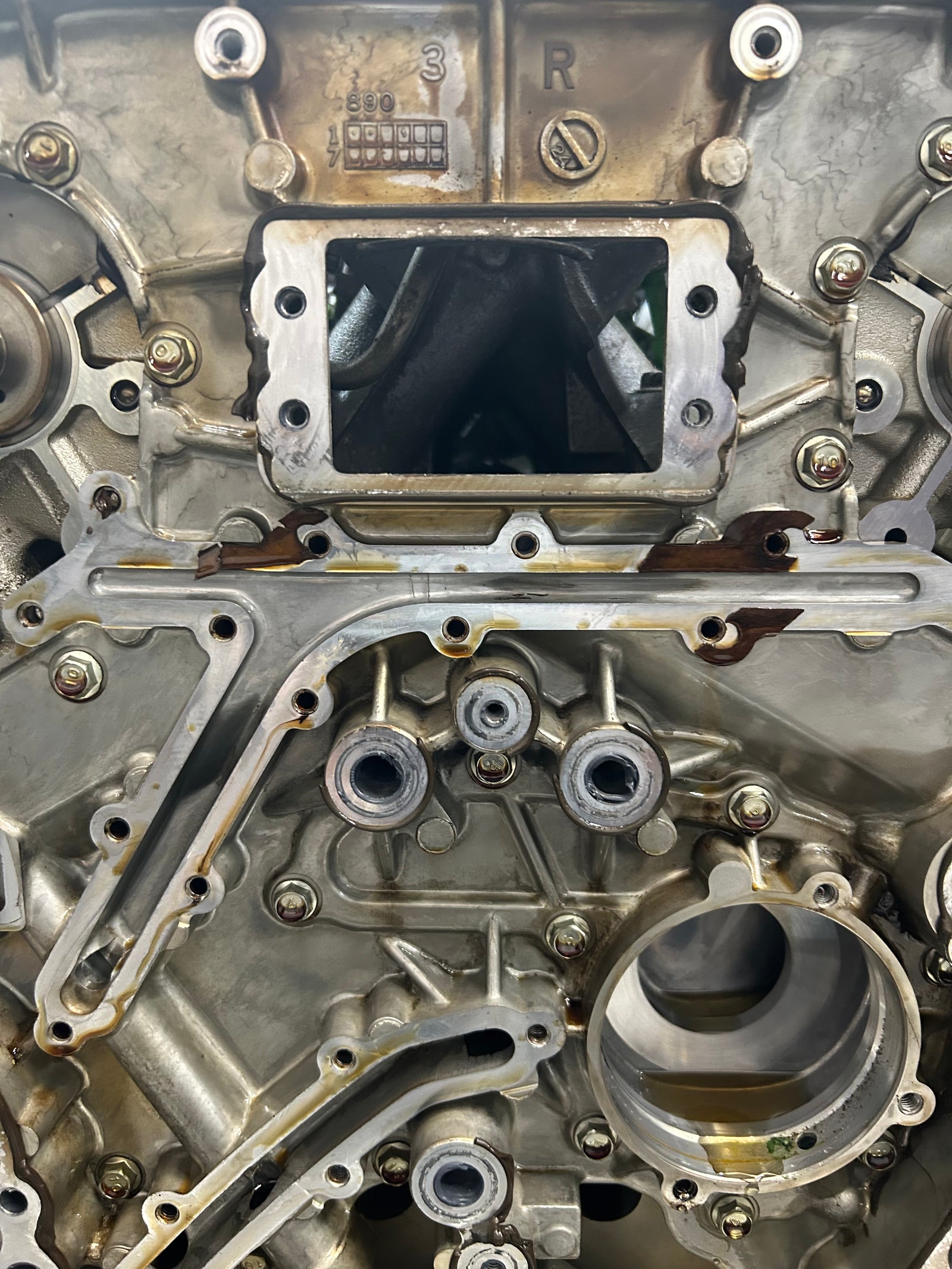 VQ engine opened for gallery-gasket-related service work